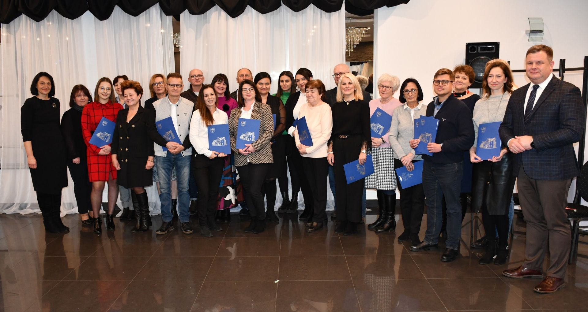 Starosta Kępiński Robert Kieruzal, Wicestarosta Kępiński Alicja Śniegocka, Dyrektor PCPR w Kępnie Zuzanna Puchalska i Wolontariusze